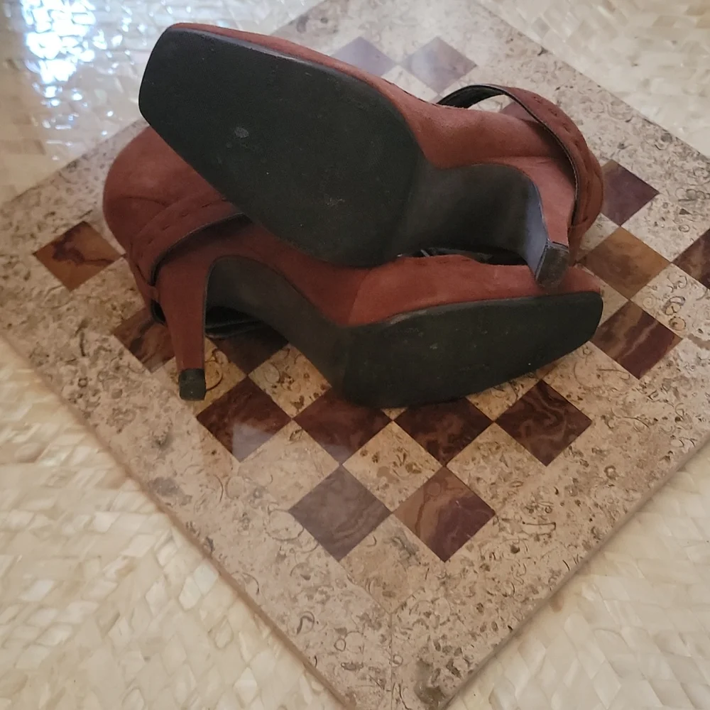 Vince Camuto - Picture 8 of 8